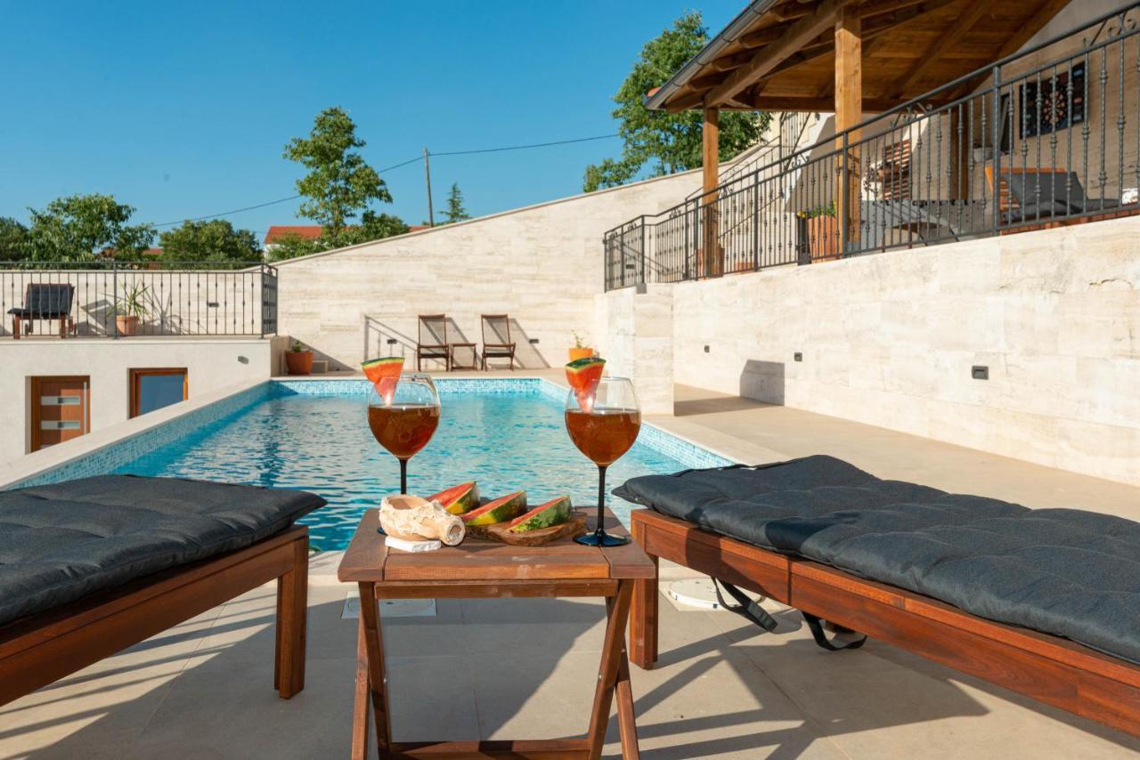 Modern Rustic Villa Kate Бенковац Экстерьер фото