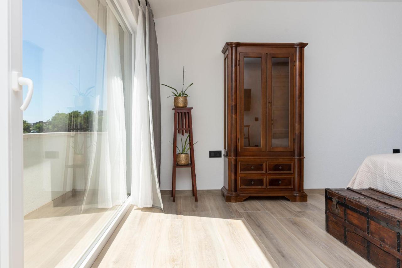 Modern Rustic Villa Kate Бенковац Экстерьер фото