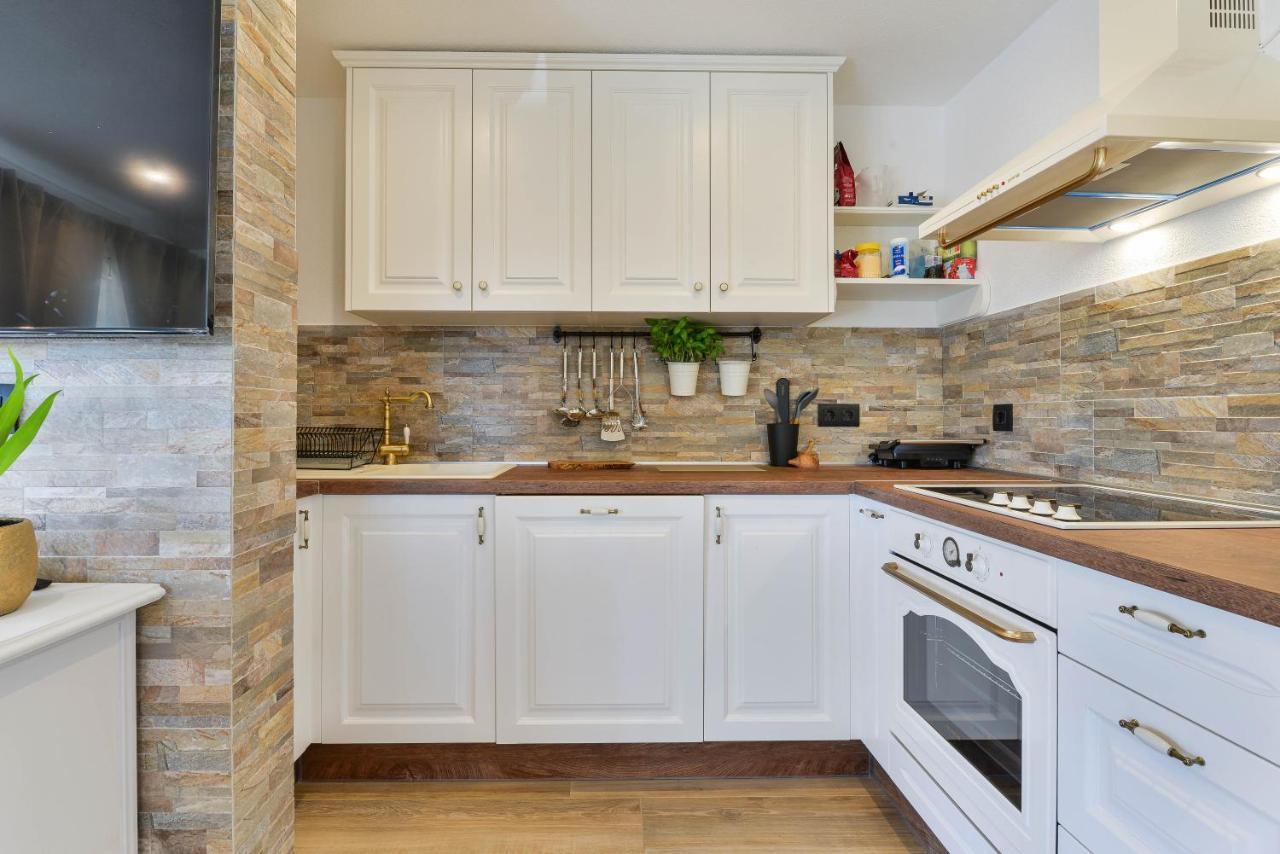 Modern Rustic Villa Kate Бенковац Экстерьер фото