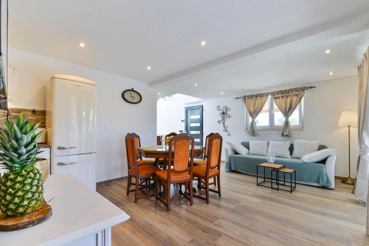 Modern Rustic Villa Kate Бенковац Экстерьер фото