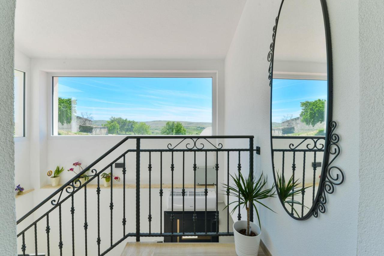 Modern Rustic Villa Kate Бенковац Экстерьер фото