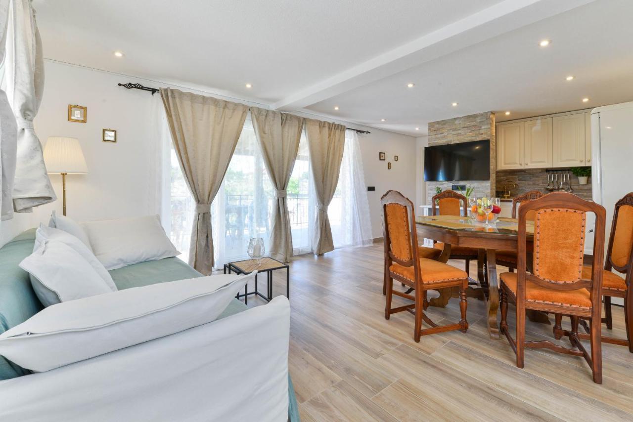 Modern Rustic Villa Kate Бенковац Экстерьер фото